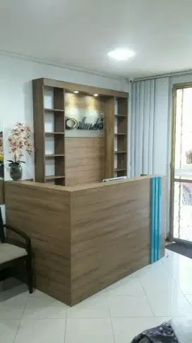 Meja resepsionis , Rak display , Meja kerja , Lemari display