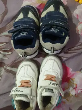 Sepatu anak yongki dapet 2 ukuran 24