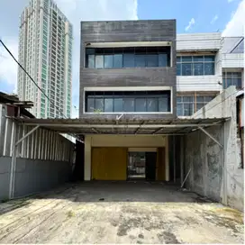 Disewakan Ruko Badan Jalan 4 Lt di Jl Kramat, Kebayoran Lama