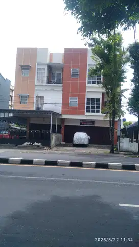 Dijual ruko baru di Jln W. Mongisidi Malalayang ukuran 7.5 x 19 M
