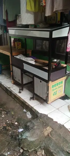 Gerobak motor bekas dari besi ringan