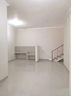 Rumah Siap Huni 1,5 Lantai Di Mulyosari di Surabaya