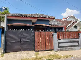 Tanah Strategis tepi Jalan dijual Bonus Rumah Layak Pakai