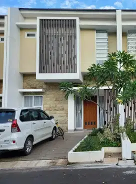 dijual rumah mewah murah town house joglo Jakarta barat