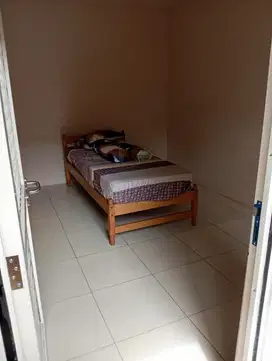 Hanya 200 Meter Dari Merr Kenjeran , Rumah Lebar 10 Bebas Banjir