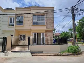 Rumah Baru, Bangunan Mandiri, Hook, 2 Lt, di Sektor 7A Gading Serpong