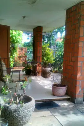 Dijual Rumah Komersial Jl. Cipunegara Surabaya Pusat.