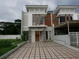 Dijual Harga Murah Rumah Masih Standar, Barat, di Cluster Modernland