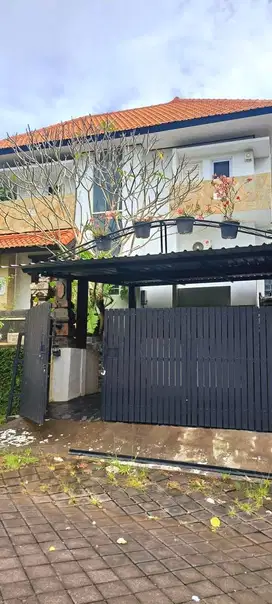 Rumah 2 Lantai lokasi Lingkungan Cluster Komplek Perumahan