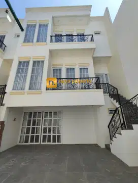 Rumah Mewah 3 Lantai Dalam Mini Cluster di Kayu Putih Jakarta Timur