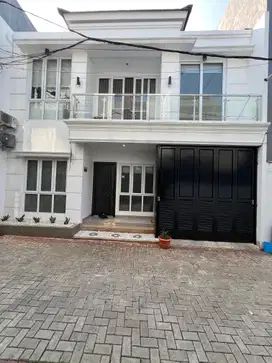 Rumah Modern Minimalis Di Kebon Jeruk, Jakarta S8741