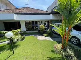 JUAL RUMAH + SWIMMING POOL DI KUPANG INDAH SURABAYA (Tjin2Area)