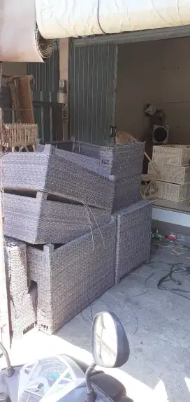 Serfis kursi sintetis atau rotan