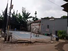 Tanah datar sudah diurug tinggi. bentuk persegi