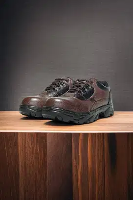 Pengrajin sepatu safety jogger tanpa tali Serang