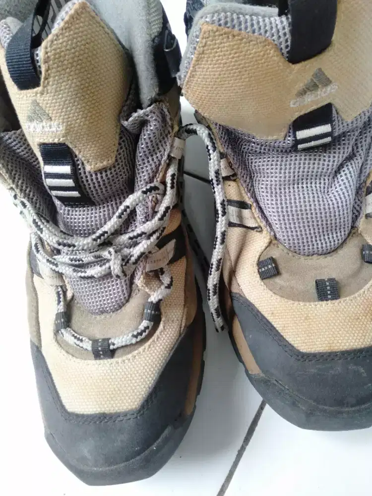 Dijual sepatu Adidas