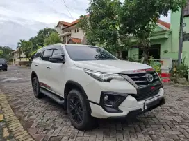 TOYOTA FORTUNER VRZ TRD SOLAR DIESEL MATIC 2019 PUTIH
