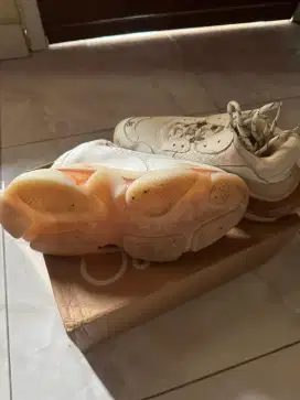 Sepatu Balenciaga Triple S