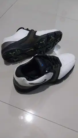 Jual sepatu golf merk nike ukuran 39- 40