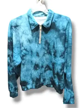 Sweater tie dye