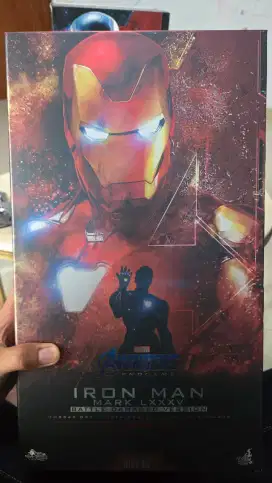Hot Toys Iron Man Battle Damaged Version Avengers End Game Diecast