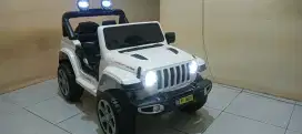 Mainan Mobil Jeep AKI anak