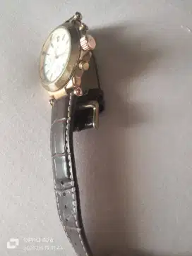 2 unit Jam tangan Guess cewek 2 unit/Jam GC kulit