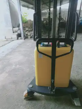 HAND STACKER SEMI ELEC SES 1.5 X 3.OFL KW05-891 PSS 1530