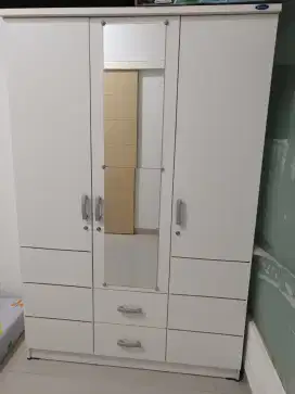 Lemari pakaian 3 pintu
