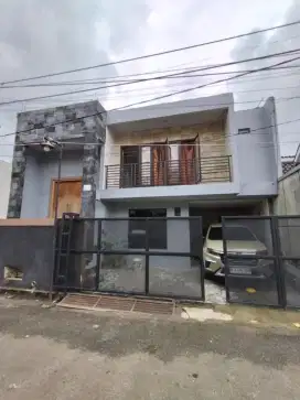 Rumah pancoran mas 2 lantai baru selesai renovasi dijual murah meriah
