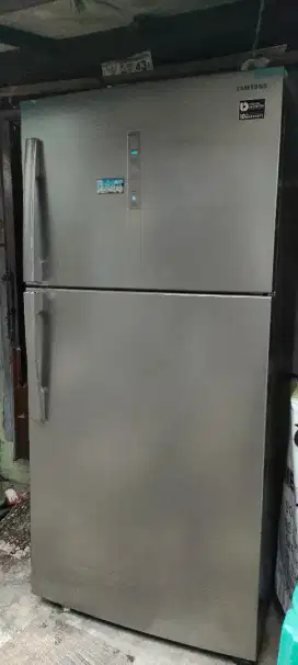 Kulkas Samsung inverter twincooling kapasitas 600 liter original