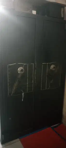 Brangkas besar 2 pintu simpan barang