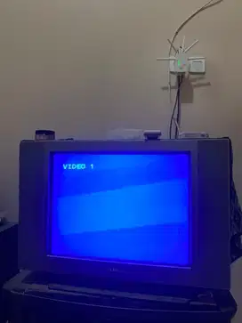 TV tabung lama ukuran layar 40x30cm (20inch)