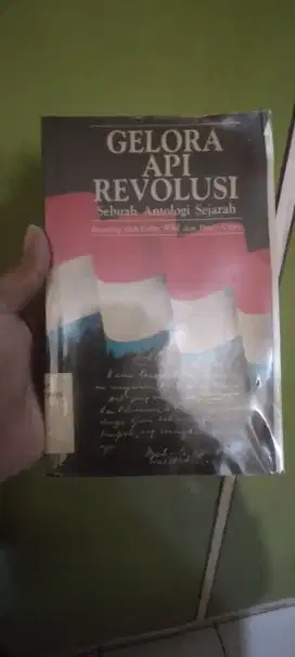 Buku lawas gelora api revolusi