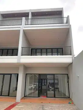 BANGUNAN BARU 3 LT PINGGIR JALAN COCOK UNTUK KANTOR/CAFE/USAHA LAIN