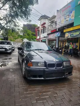BMW 318i 1996 Bensin