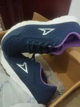 Sepatu olahraga running/senam