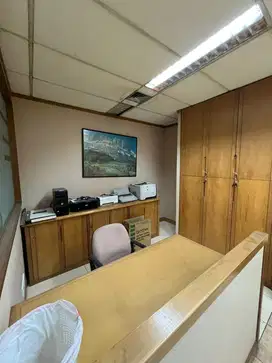 SEWA KANTOR DI JAKARTA SELATAN MT HARYONO 80M2 PARTISI 140K NEGO