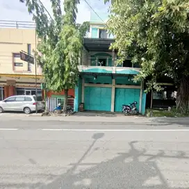 Ruko 3 lantai tepi jalan di Jebres surakarta