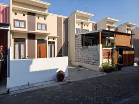 RUMAH SIAP HUNI 2 LANTAI HARGA 1 LANTAI DEKAT EXIT TOL LAWANG