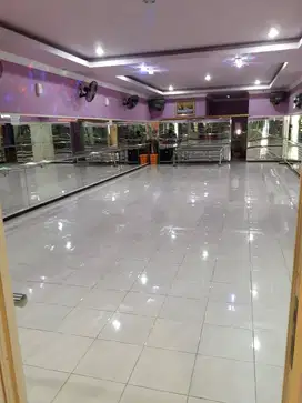 Dijual Rumah Usaha Lokasi Strategis Petemon