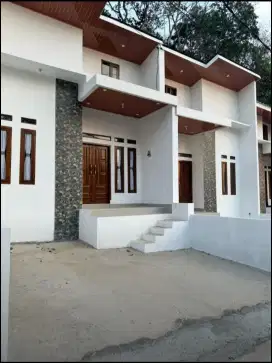 Deket pusat oendidikan unoad,iodn dn ke tol kurang lebih hanya 5 mnit