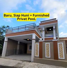 Rumah Mewah dengan Kolam Renang Full Perabot Siap Huni