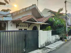 Rumah Di Tebet Barat, Strategis Hanya 3 Menit Jalan Kaki Ke Jl. Tebet