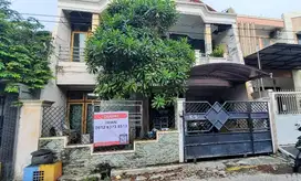 Dijual Cepat Rumah 2 lantai di Bendul Merisi Permai