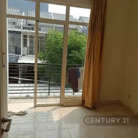 Dijual Rumah Layar Permai Lantai Marmer Dkt Kolam Renang