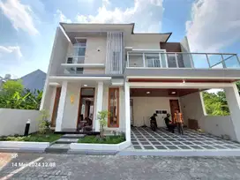 RUMAH MEWAH PREMIUM  2 LANTAI DALAM PERUMAHAN MERAPI REGENCY DEKAT UGM