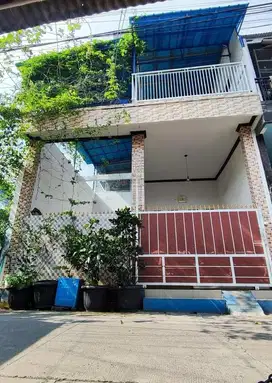 Rumah 2 Lantai ada Swimming Pool di Perumahan Malaka Permai, Rorotan