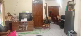 Rumah Strategis  2 gandeng (Two in One) jual murah, Taman Kopo Indah