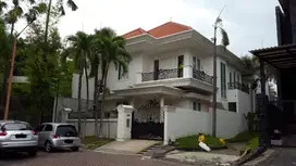 Dijual Rumah Mewah Classic Graha Famili